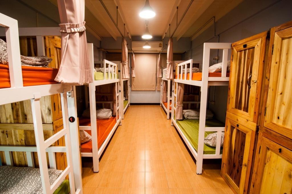 Eat-Ting Hostel Bang Sao Thong Exterior photo