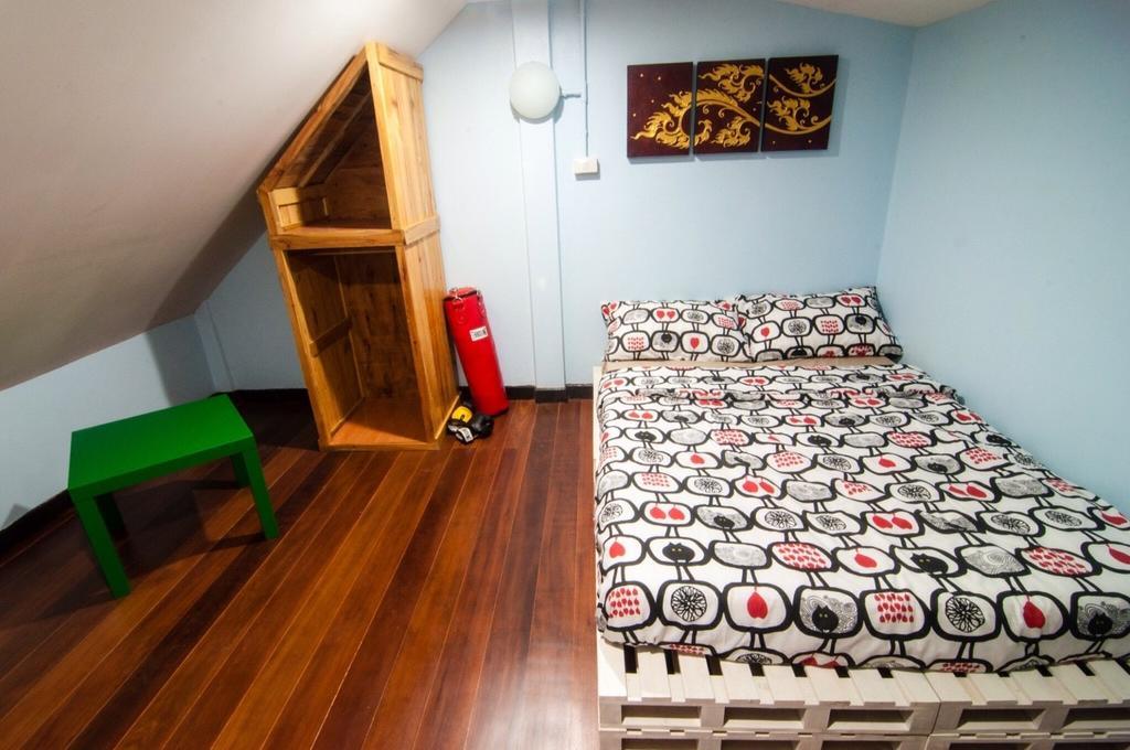 Eat-Ting Hostel Bang Sao Thong Exterior photo