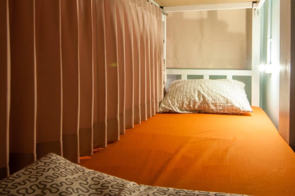 Eat-Ting Hostel Bang Sao Thong Exterior photo